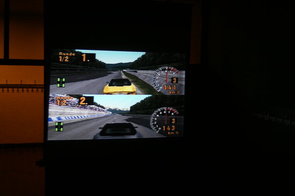 ...PS2 spielen.