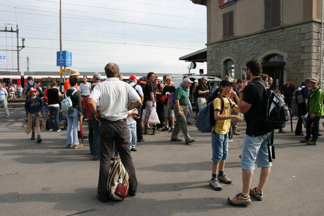 Diverse Regional und Extrazüge brachten dann auch zahlreiche Besucher in die Linthebene.