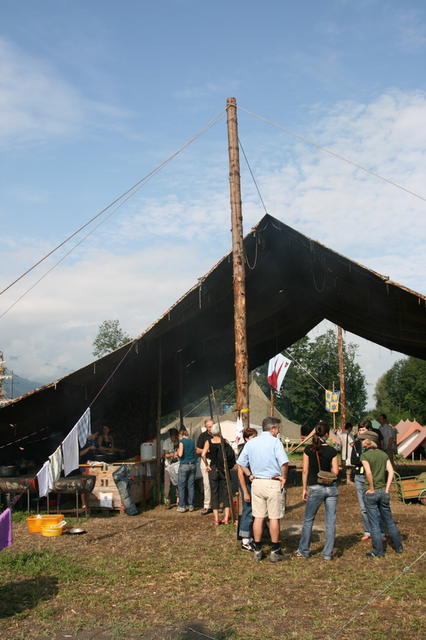 Show-off auf Pfadi-Style. Wer hat die grössten Lagerbauten? 
Klassisch...