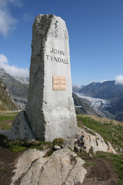 Tyndalldenkmal und der (auch nicht mehr so ) Grosse Aletschgletscher.