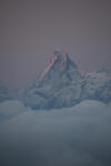 Das Matterhorn leuchtet bereits in der Morgensonne.